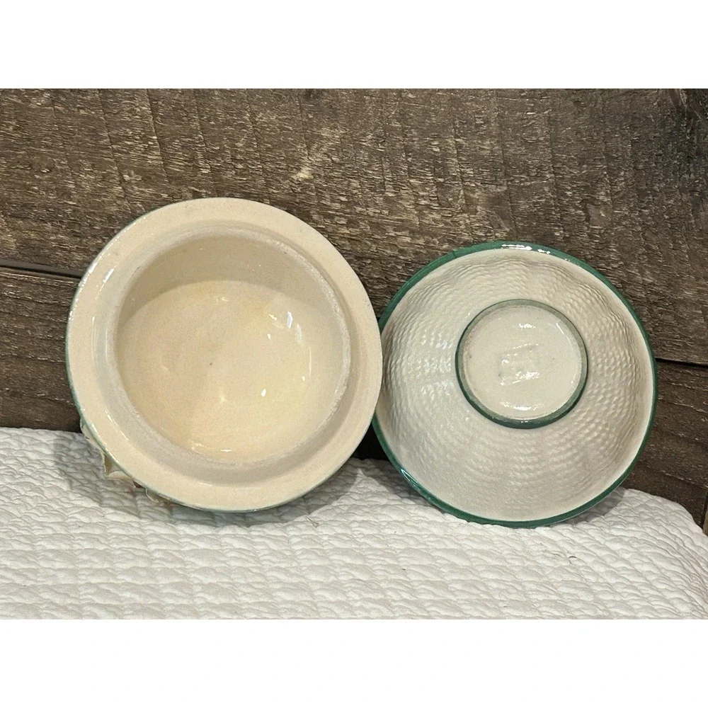 VTG Round Trinket Jewelry Box Ceramic Porcelain‎ Raised 3D Flowers 5x4.5
